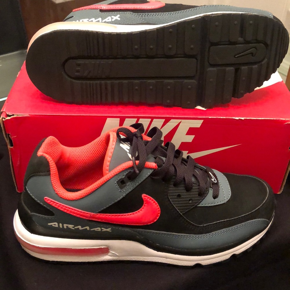 Air Max - Picture 1 of 1